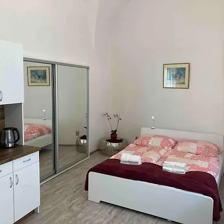Studio In Gothic House, 50M To The Old Town Square Prague Exterior photo